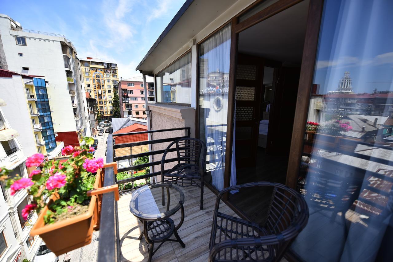 Hotel Phaliashvili Batumi Exterior photo